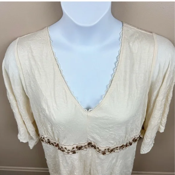 Karen Kane Cream V Neck Floral Crinkle Flare Sleeve Top Size 2X - Picture 4 of 10